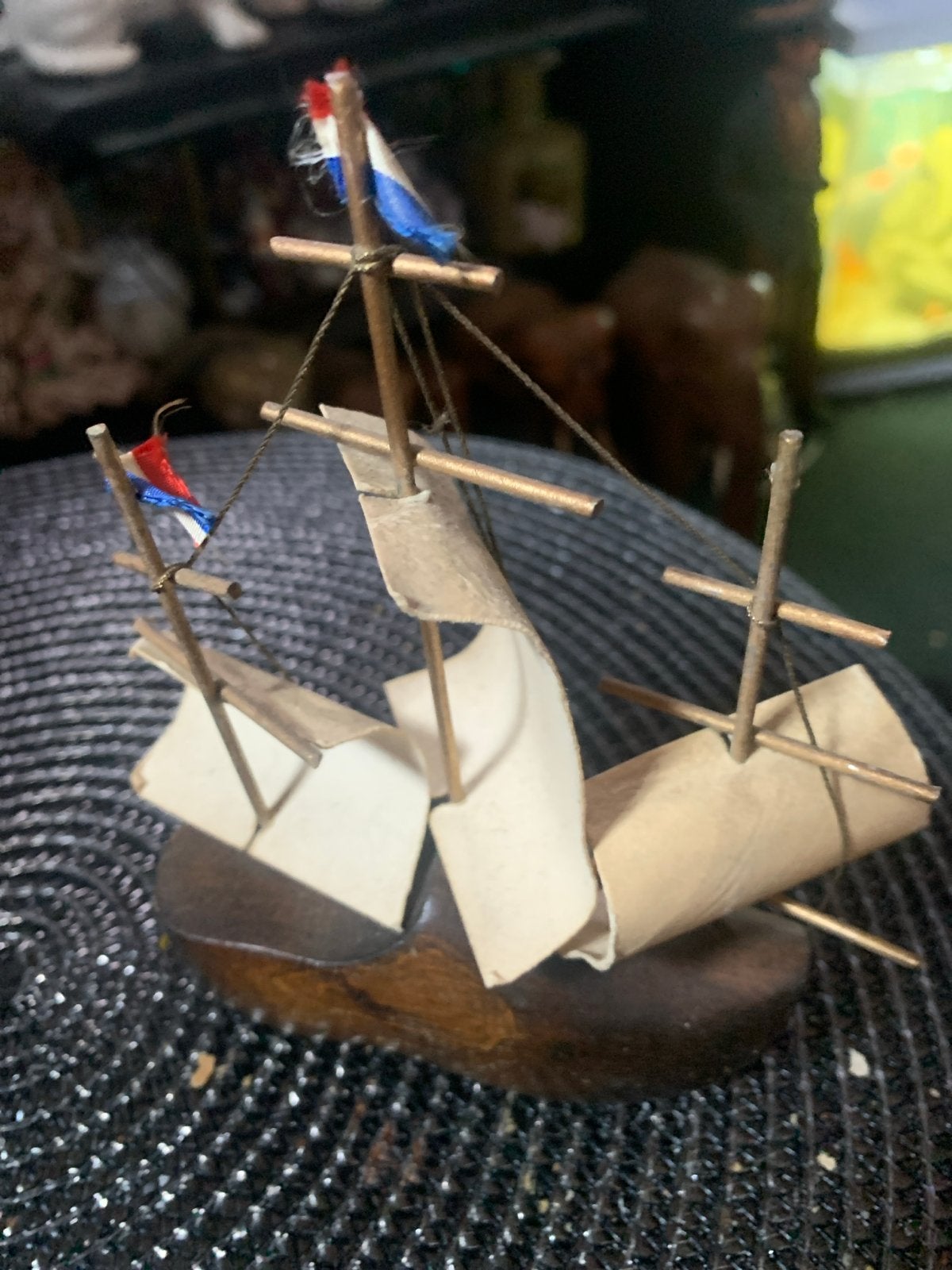 Decoratief Klompbootje met Hollandse Vlaggen, Ophalen of Verzenden, Gebruikt