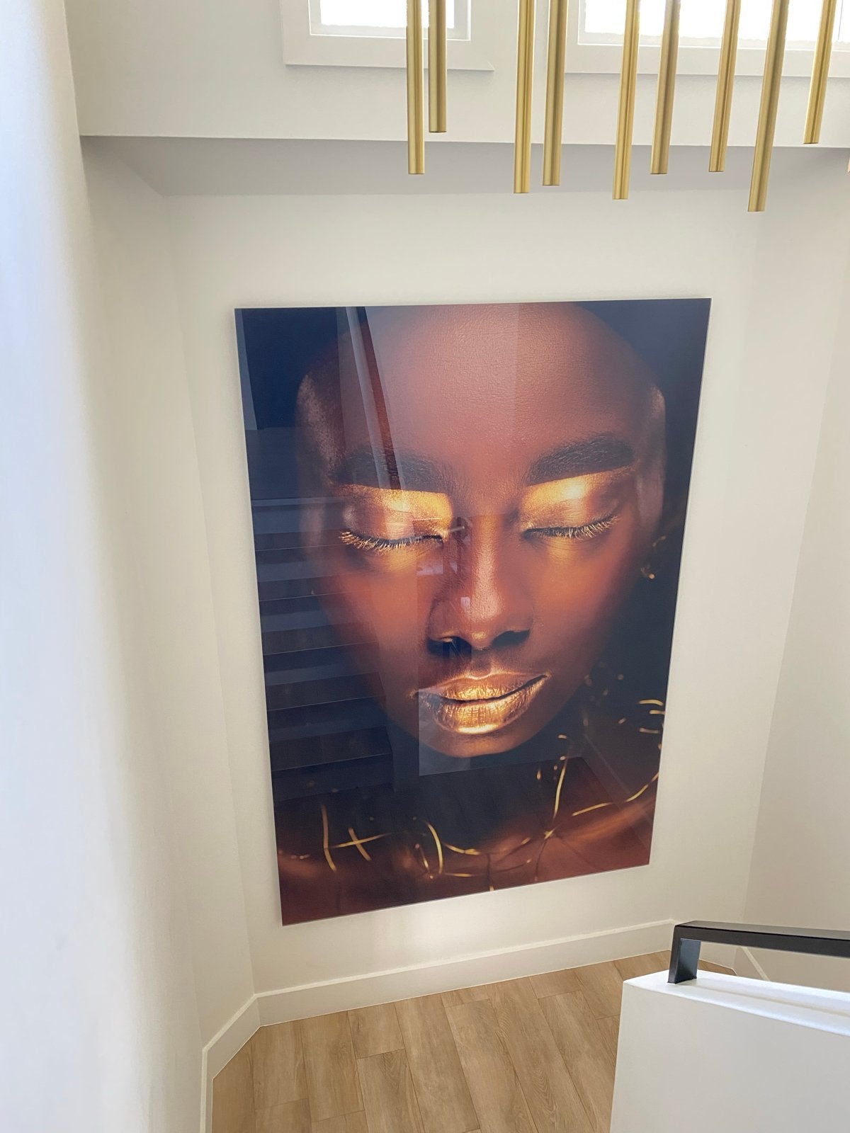 Modern schilderij vrouw met gouden accenten - 120x180 cm, Print, Overige materialen, Portret, Ophangklaar