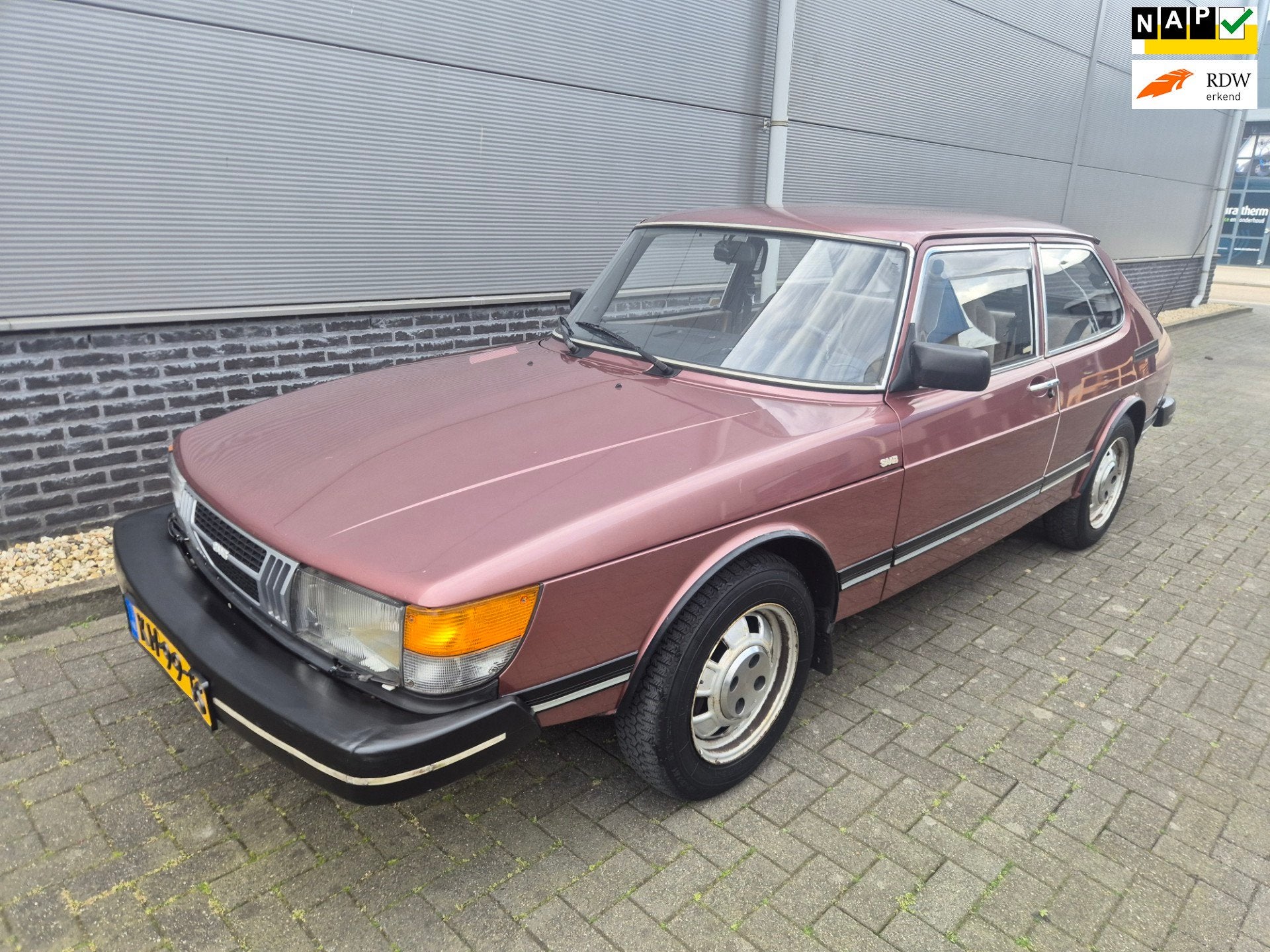 Saab 900 2.0 GL - apk 4 april 2027 - nap, Auto's, Saab, Voorwielaandrijving, Stof, 4 cilinders, Origineel Nederlands