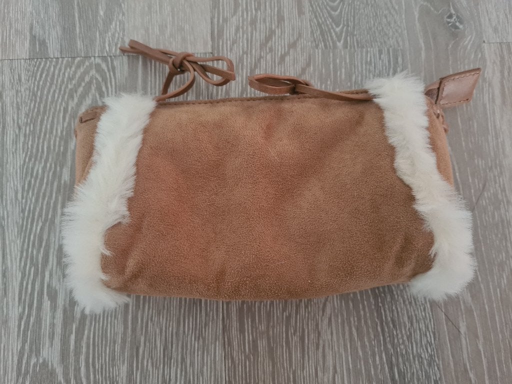 Een leuk nep lammy coat toilettasje, superzacht, Ophalen, Gebruikt
