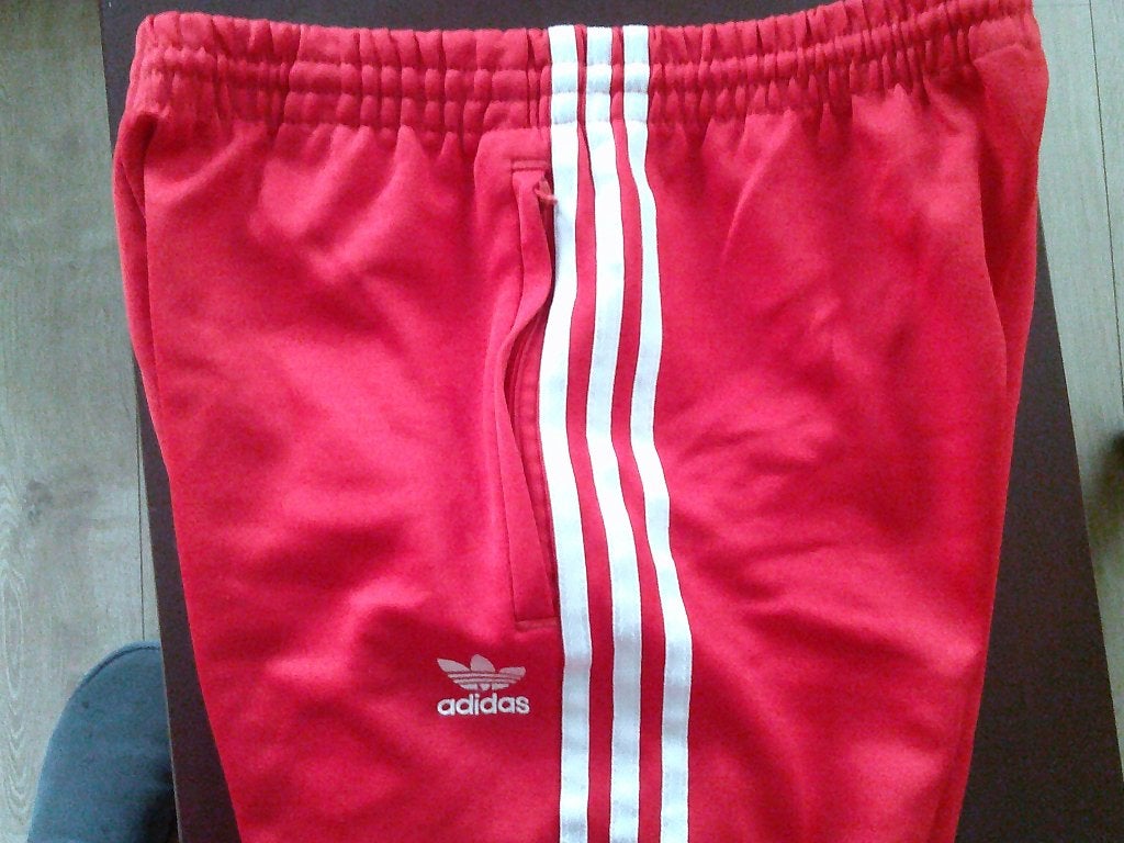 ADIDAS sport broek rood wit 42 -GRATIS zend, Verzenden, Maat 42/44 (L), Rood, Fitness of Aerobics