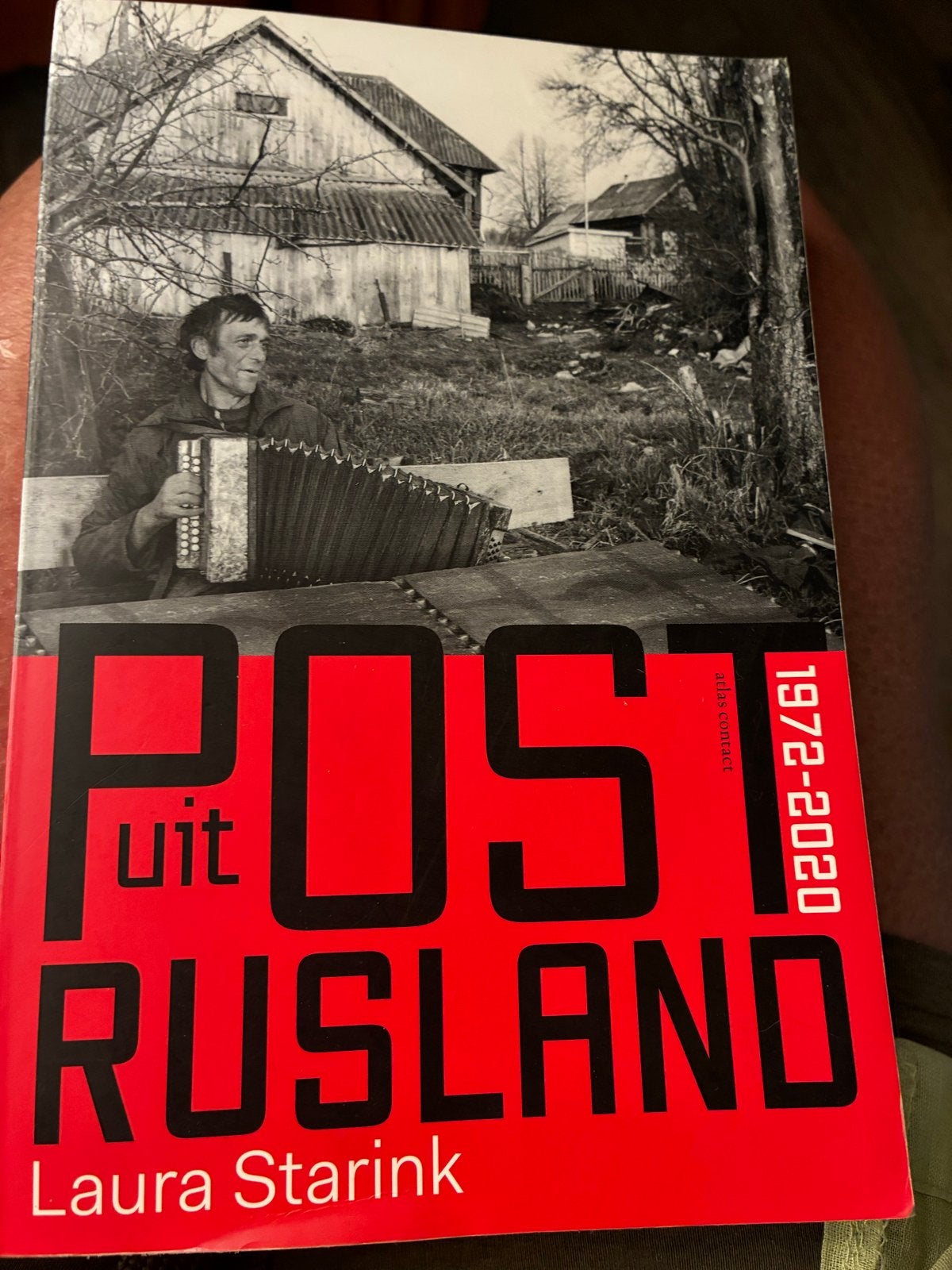 Post uit Rusland - Laura Starink (1972-2020), Ophalen of Verzenden, Zo goed als nieuw, Nederland