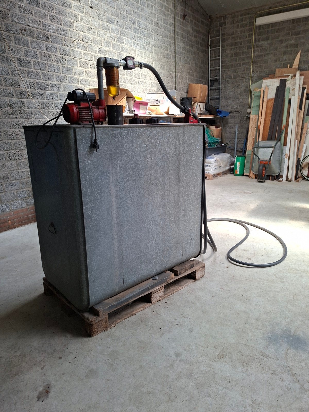 1000 liter diesel tank., Ophalen