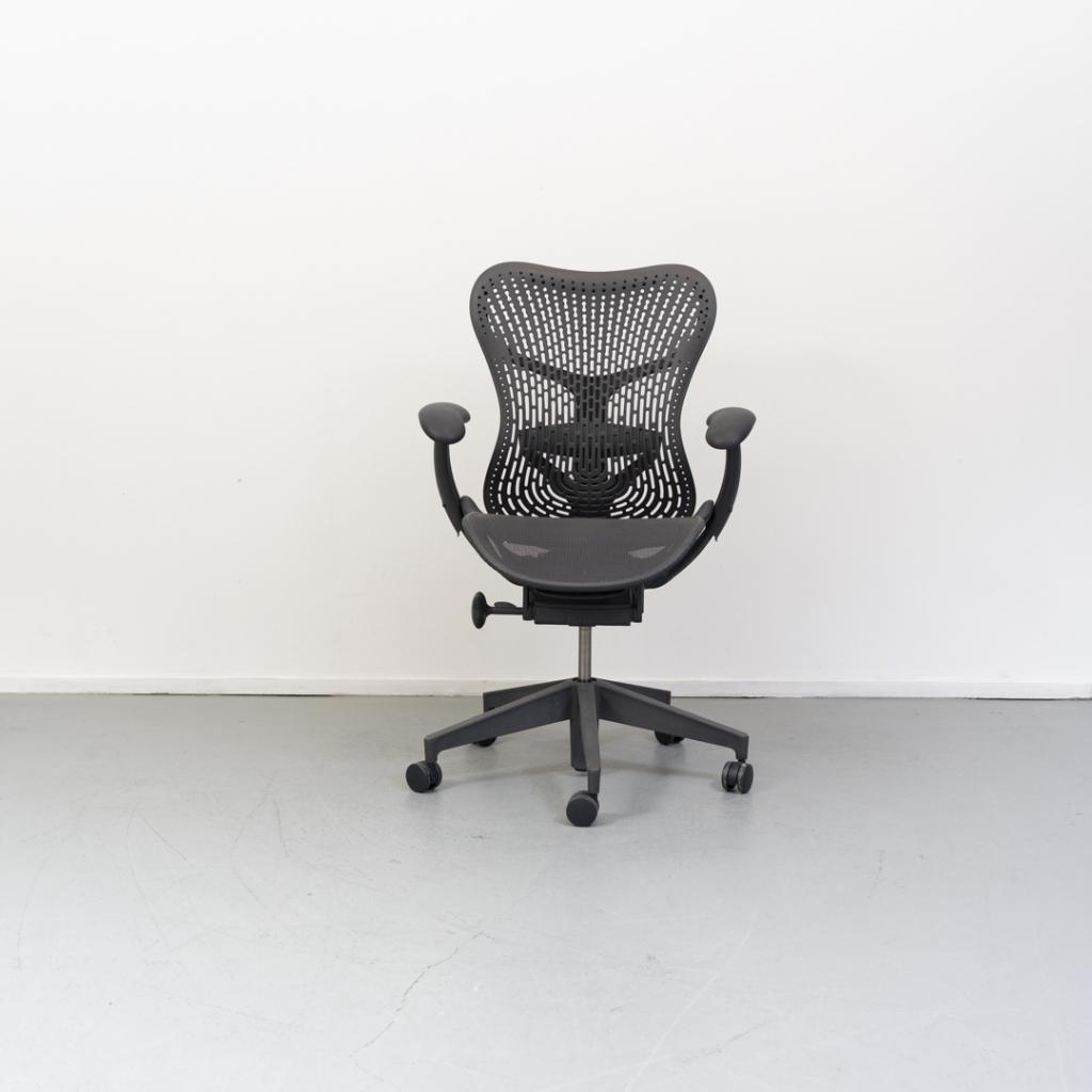 1x Herman Miller Mirra 2 Bureaustoel Graphite, Niet ingevuld, Niet ingevuld, Ophalen of Verzenden, Zo goed als nieuw