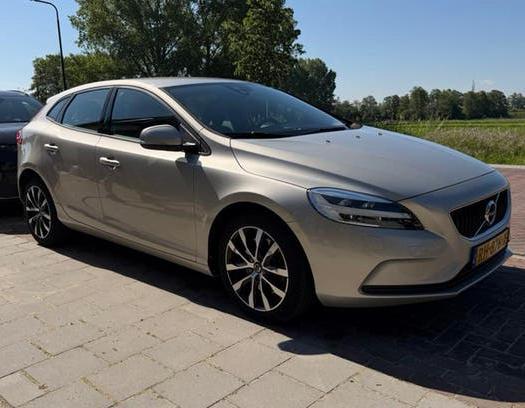 Volvo V40 1.5 2017 incl set winter banden op velgen, Auto's, Volvo, 1498 cc, 4 cilinders, Leder en Stof, Origineel Nederlands