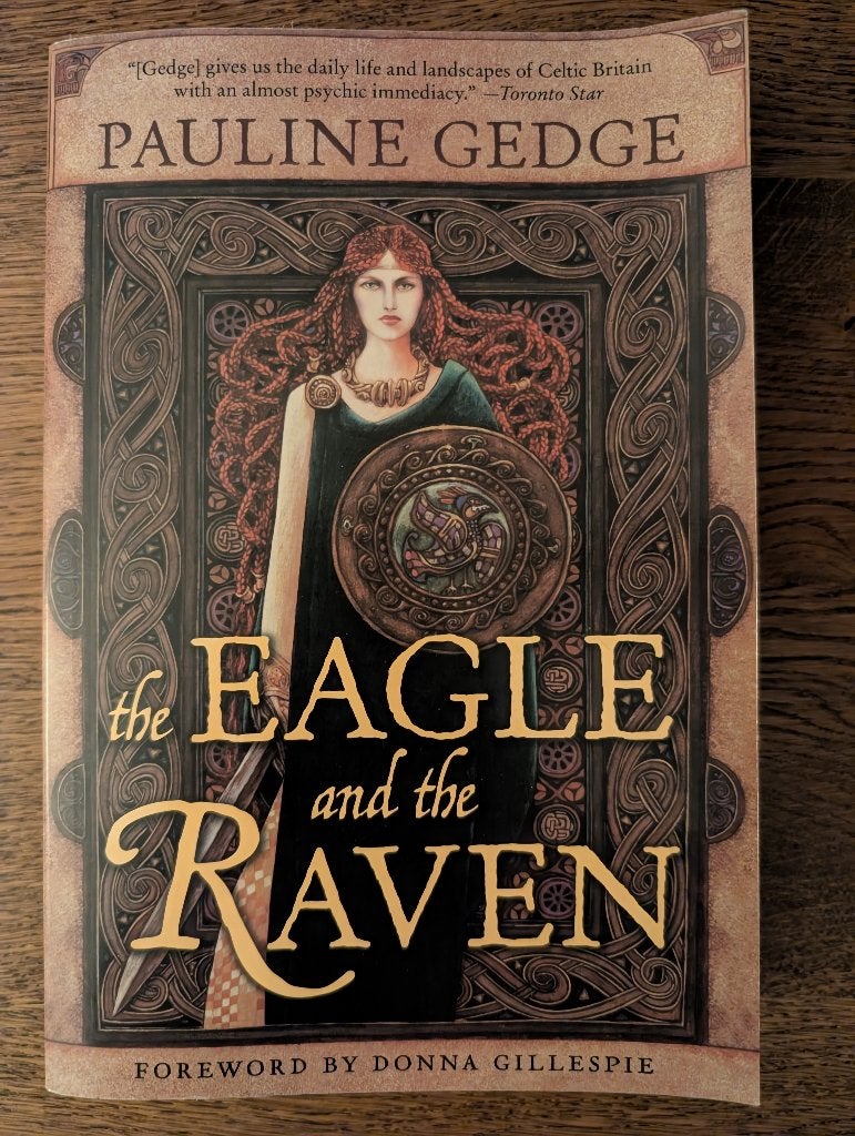 Pauline Gedge - The Eagle and the Raven, Boeken, Gelezen, Verzenden, Pauline Gedge, Fictie