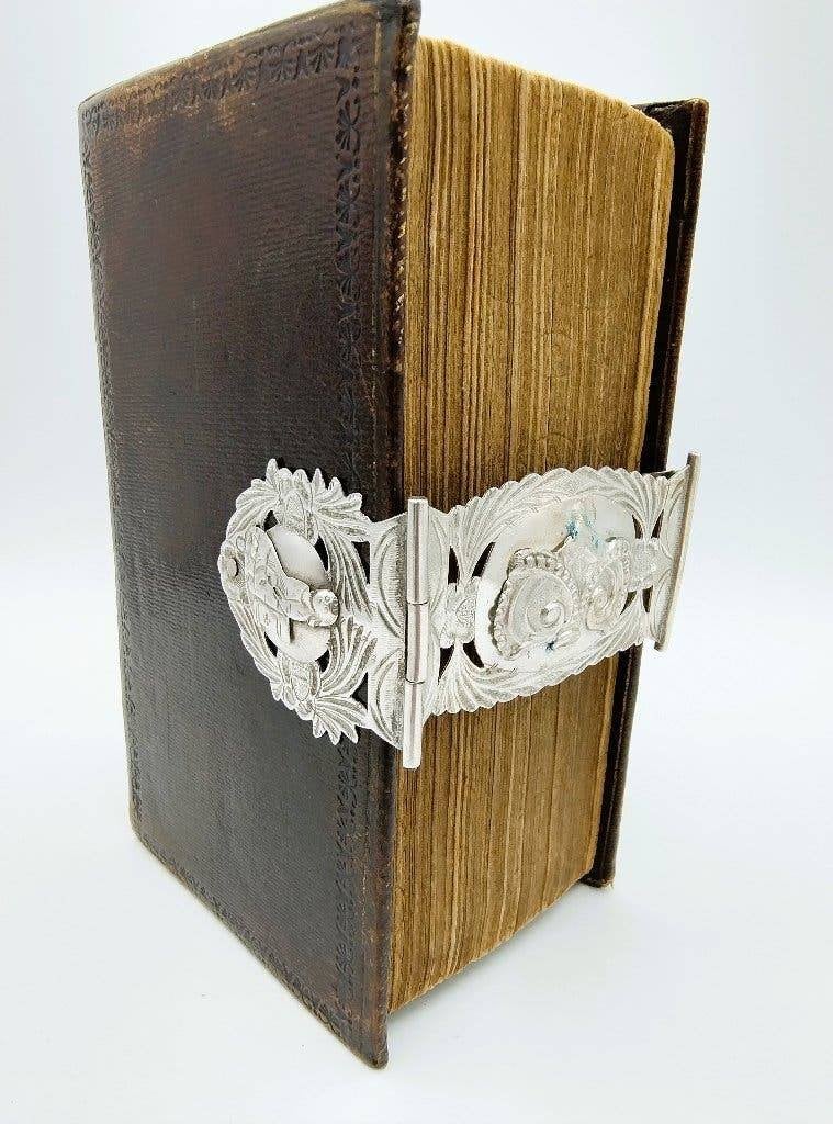 Bijbel met zilveren slot, T.W. Camming, Sneek, 1838, Antiek en Kunst, Verzenden