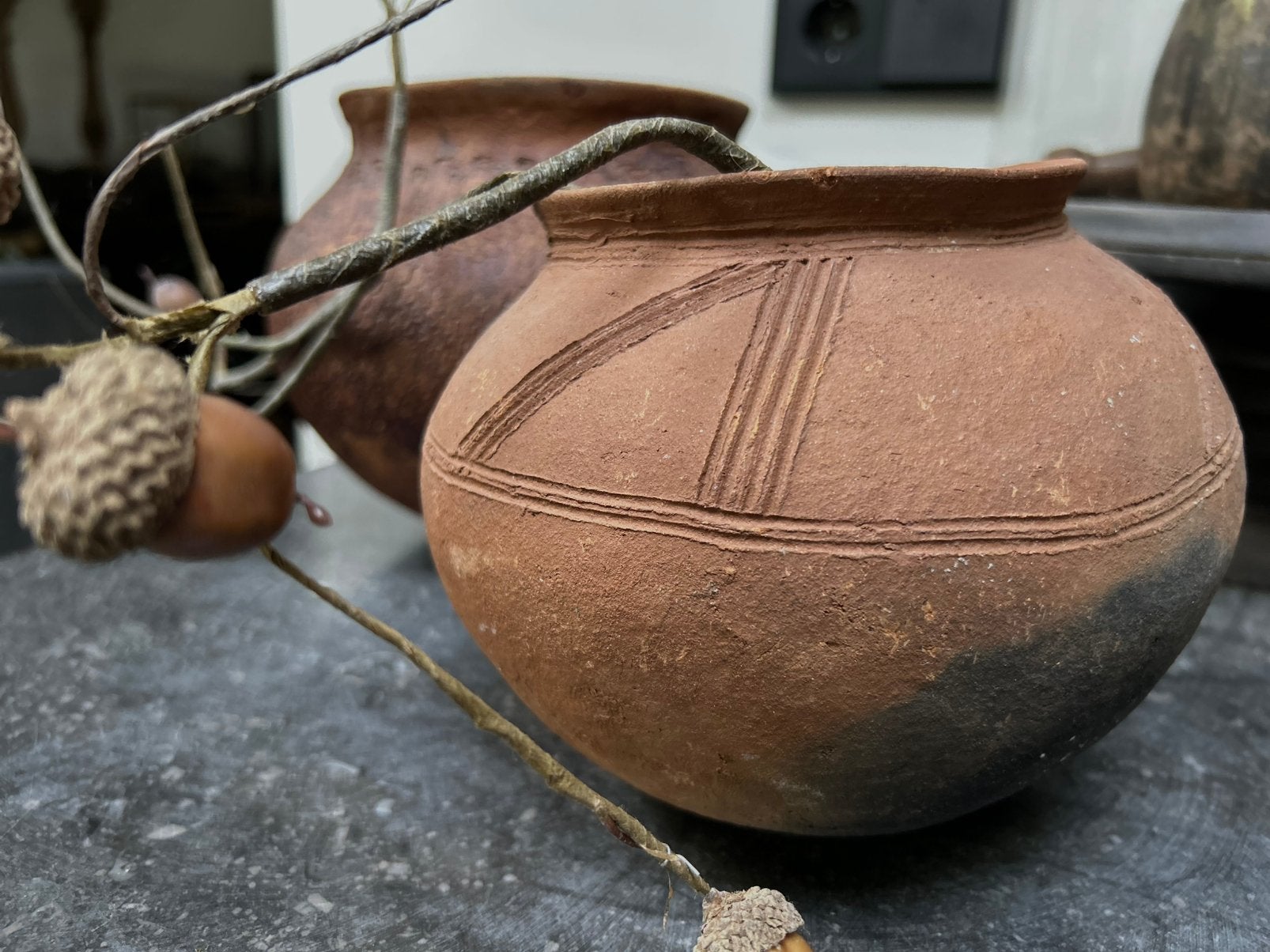 Klein handgemaakt tuimel kruikje primitief aardewerk, Antiek en Kunst, Curiosa en Brocante, Ophalen of Verzenden