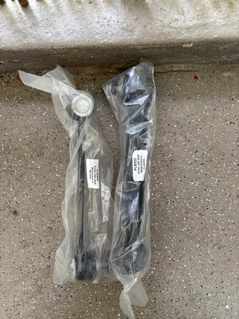 Stabilisatorstangen Mercedes A-klasse (1x plastic, 1x metaal, Ophalen of Verzenden