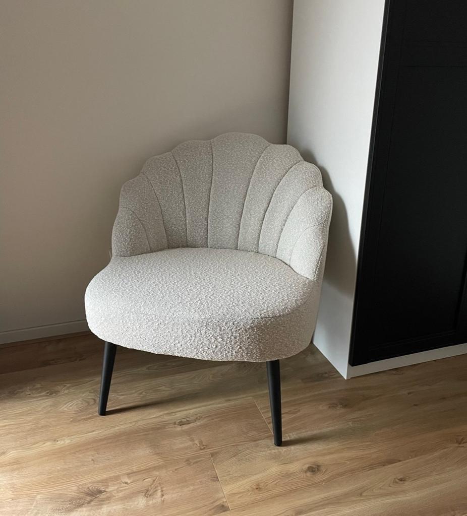 Karwei Fauteuil Vivienne Bouclé Crème - Zo goed als nieuw, Huis en Inrichting, Fauteuils, Ophalen, 75 tot 100 cm, Zo goed als nieuw