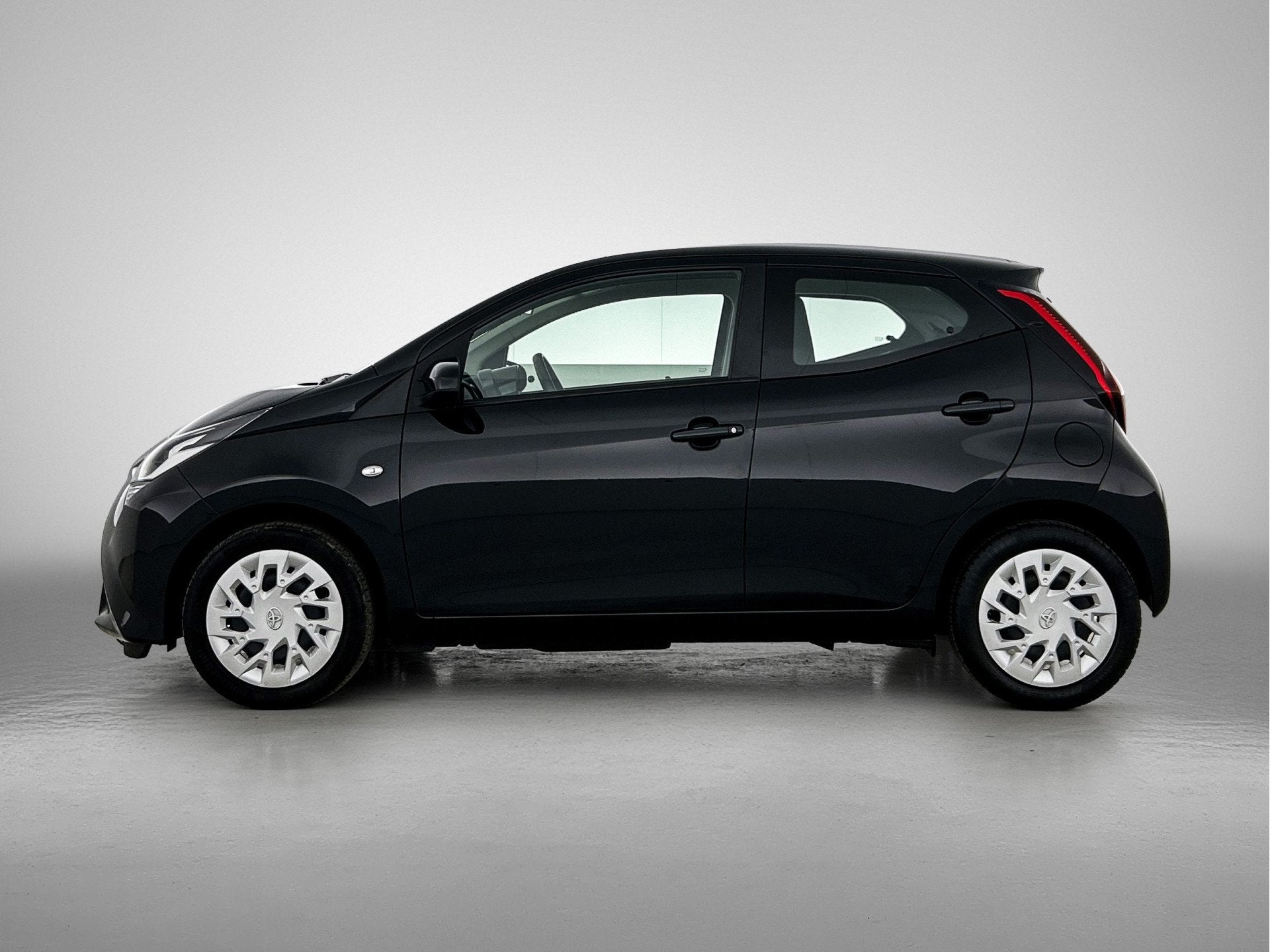 Toyota Aygo 1.0 VVT-i x-play | Dealer onderhouden | Apple Ca, Voorwielaandrijving, Stof, Gebruikt, 4 stoelen
