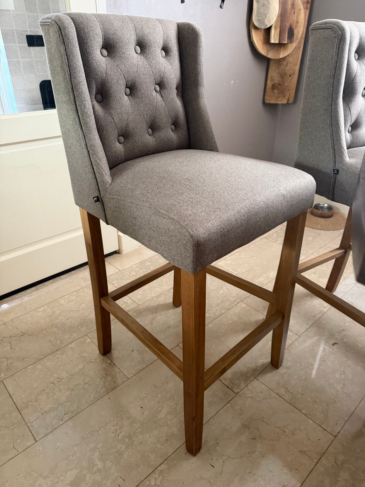 Stijlvolle barkrukken met rugleuning - Grijs, Ophalen, Met voetsteun, Zo goed als nieuw, 90 cm of meer
