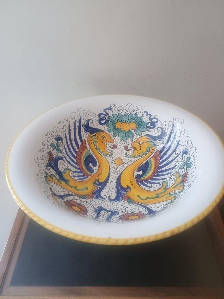 Vintage Deruta Raffaellesco schaal op voet, Ophalen of Verzenden
