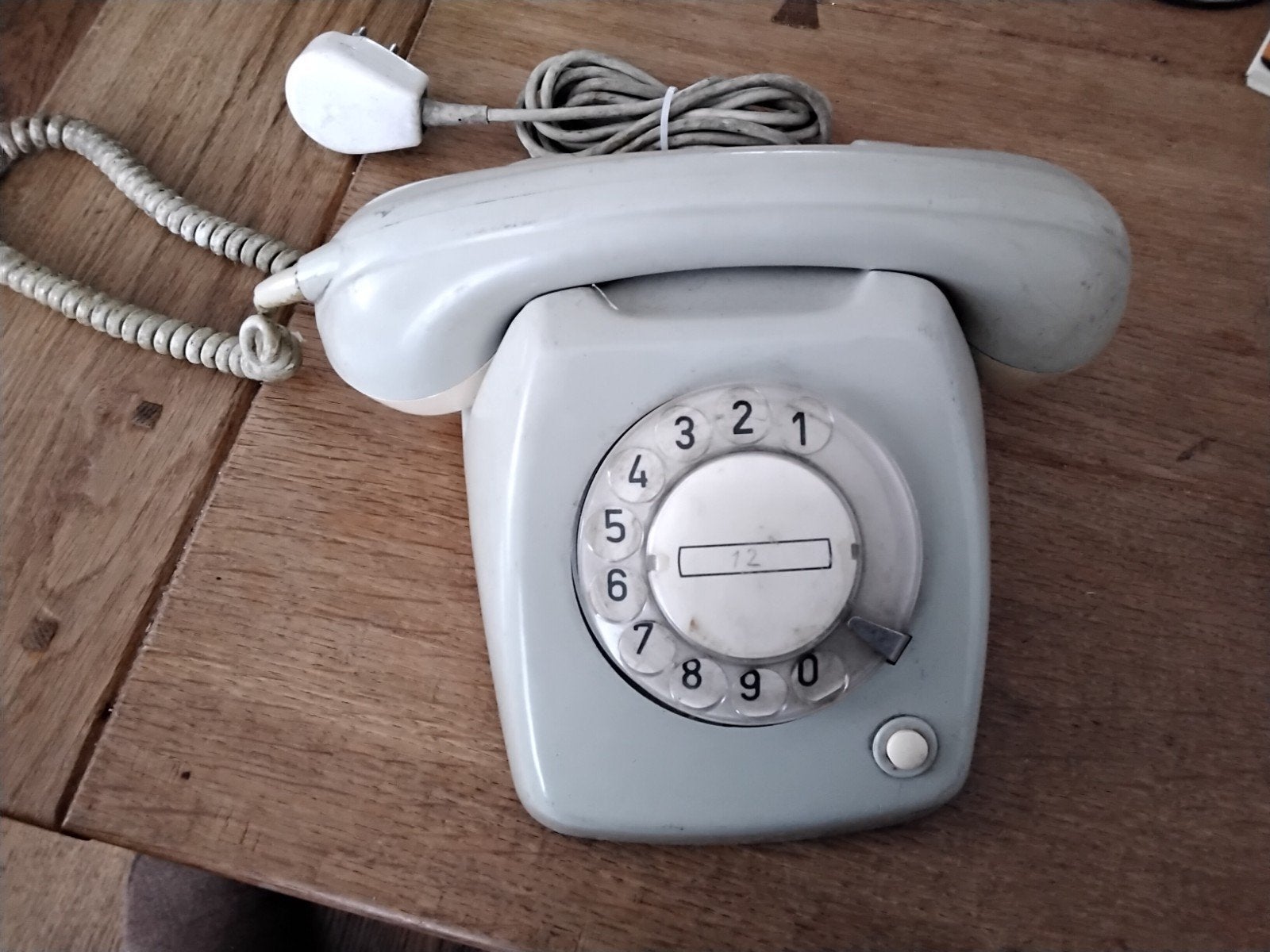 Oude draaischijf telefoon  met controle stikker, Telecommunicatie, Verzenden