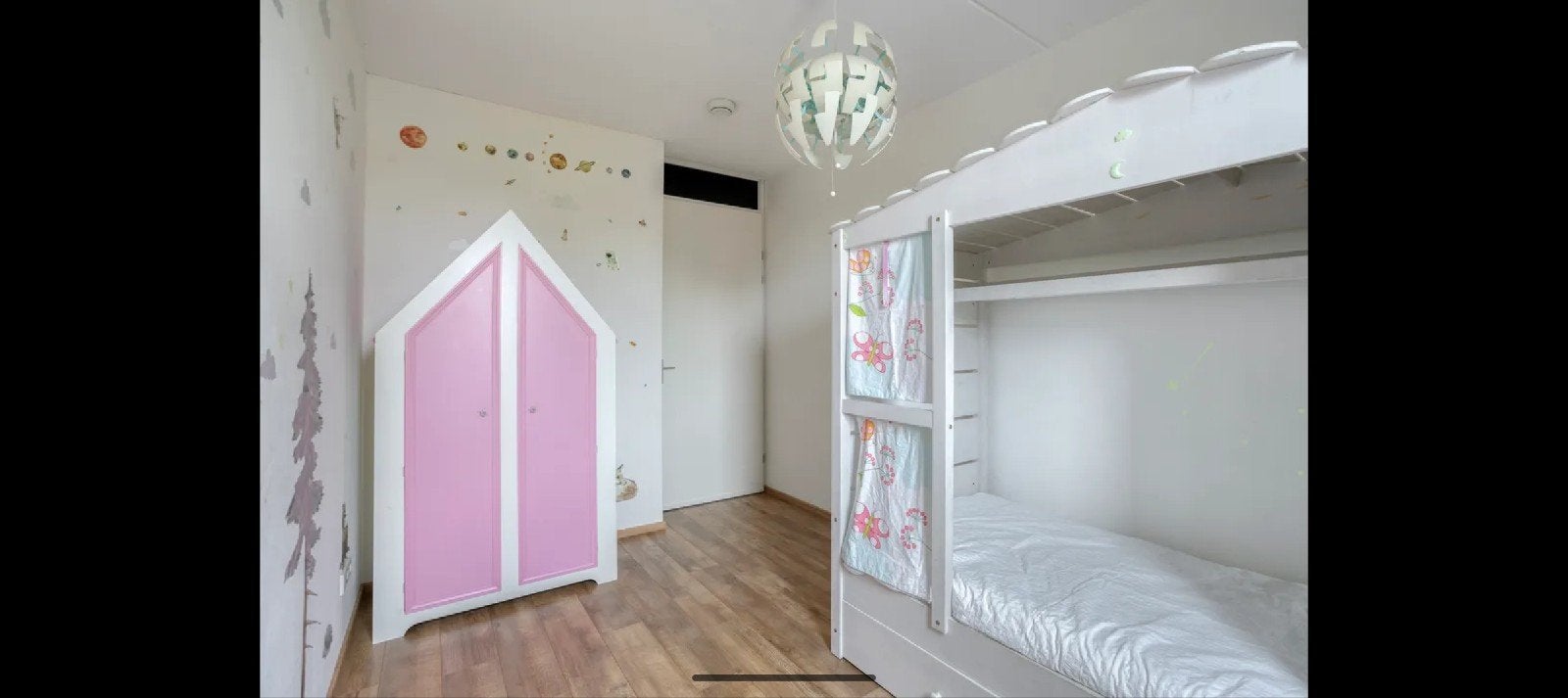 Kinderkamer set: Huisjesbed en Roze klerenkast, Ophalen, Gebruikt, 180 cm of meer, 85 tot 100 cm