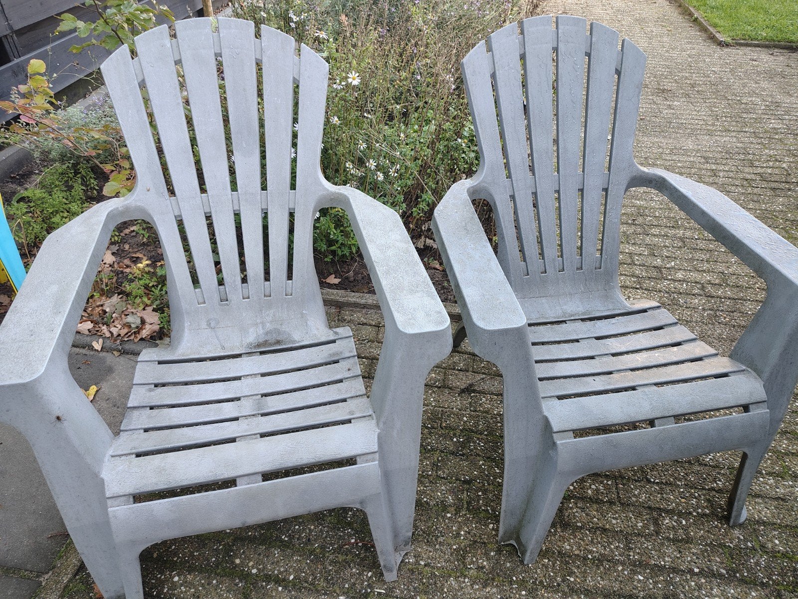 twee (lounge) tuinstoelen, Ophalen, Gebruikt, Kunststof