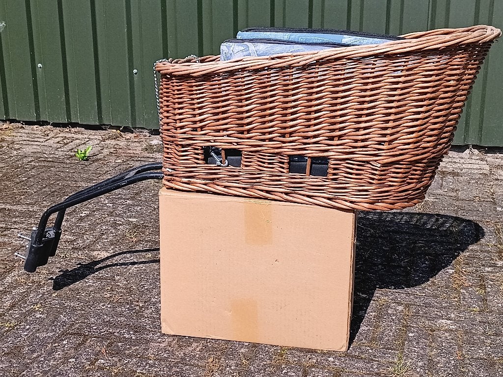 Hondenmand voor achterop de fiets, Ophalen, Gebruikt, Riet