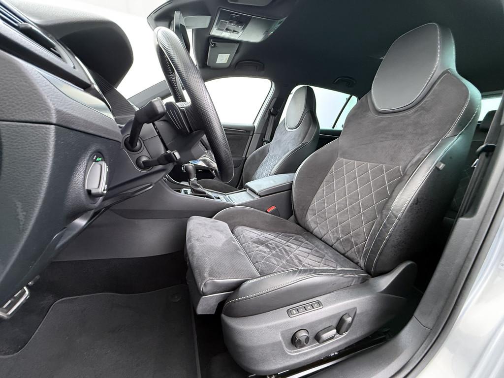 Skoda Superb Combi T218PK iV PHEV AUT-6 Sportline BS Leer/Al, Gebruikt, 4 cilinders, Hybride Elektrisch/Benzine, 1600 kg