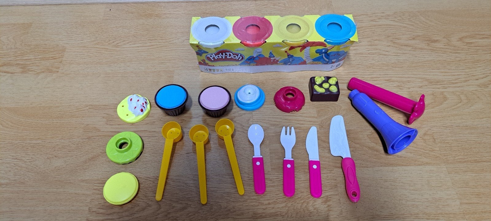 Play Doh klei met gereedschap,cupcakes vormpjes, kleimachine, Ophalen of Verzenden, Nieuw