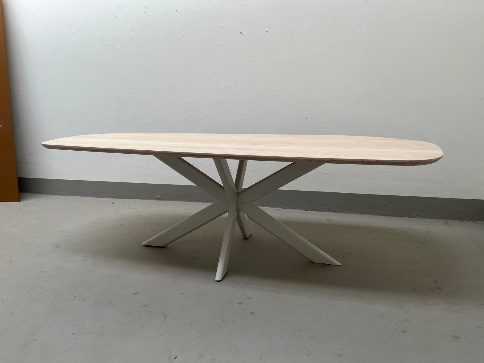 Eettafel te koop bij Pilat & Pilat, Ophalen, Zo goed als nieuw