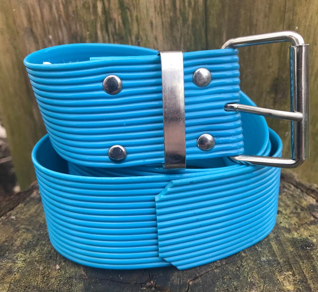 Riem FIORUCCI - blauw - jaren 80 - kunststof Made in Italy, 5 cm of meer, Tailleriem, Ophalen of Verzenden, Zo goed als nieuw