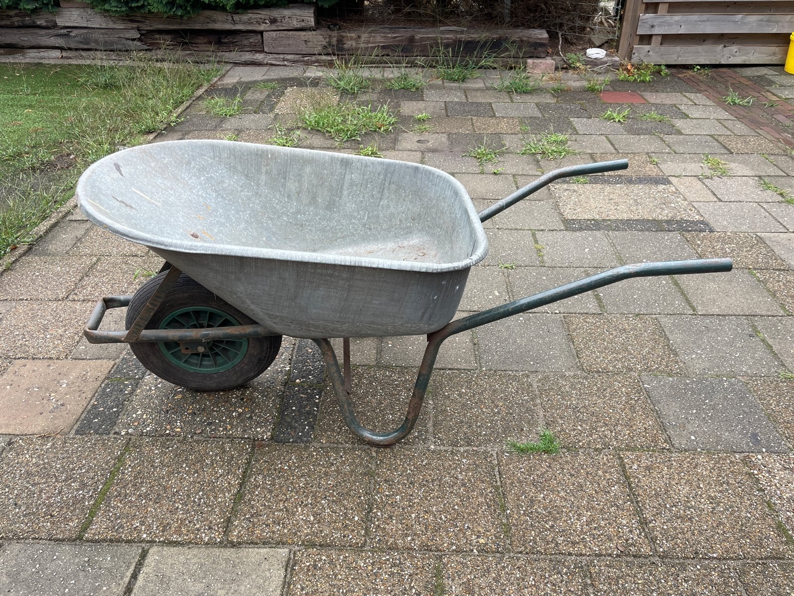 Stevige kruiwagen voor tuin en bouw, Ophalen, Gebruikt, Handmatig, Tweewielig