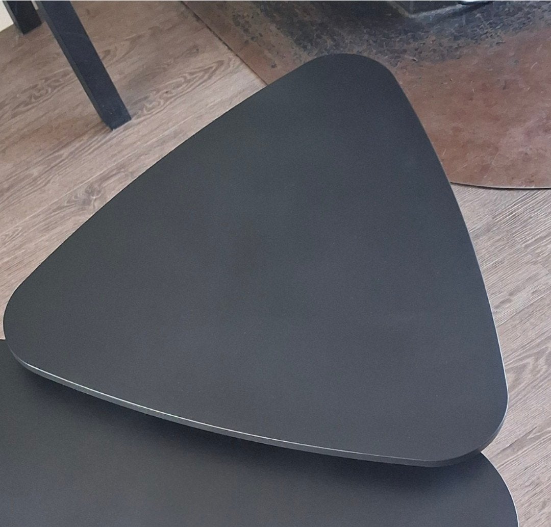 Leuke zwarte bijzettafel van WOOOD., Minder dan 55 cm, Rond, Zo goed als nieuw, Ophalen