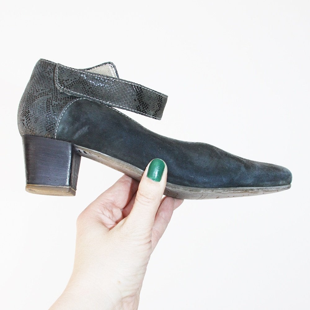 Mooie Suede Pocco Pazza Pumps -s17 (Maat 39½) € 30,-, Pumps, Overige kleuren, Pocco Pazza, Ophalen of Verzenden