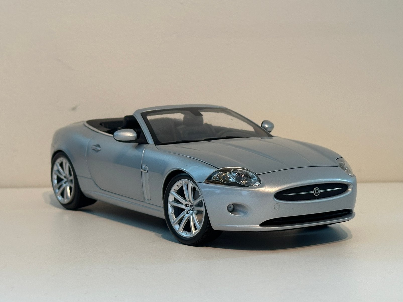 Jaguar XK Cabriolet | MiniChamps | schaal 1:18, Hobby en Vrije tijd, Modelauto's | 1:18, Ophalen of Verzenden, Zo goed als nieuw