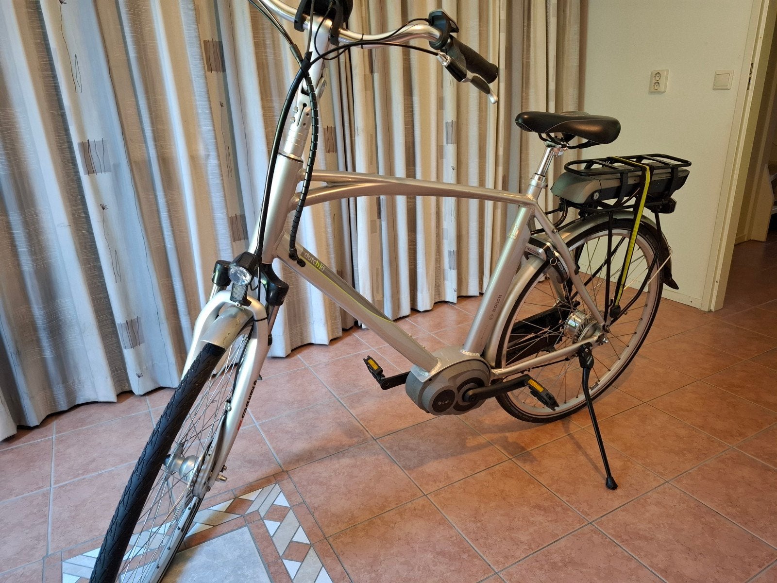 Te koop zeer goede E-fiets, Dutch ID, Zo goed als nieuw, 50 km per accu of meer, 55 tot 59 cm, Ophalen