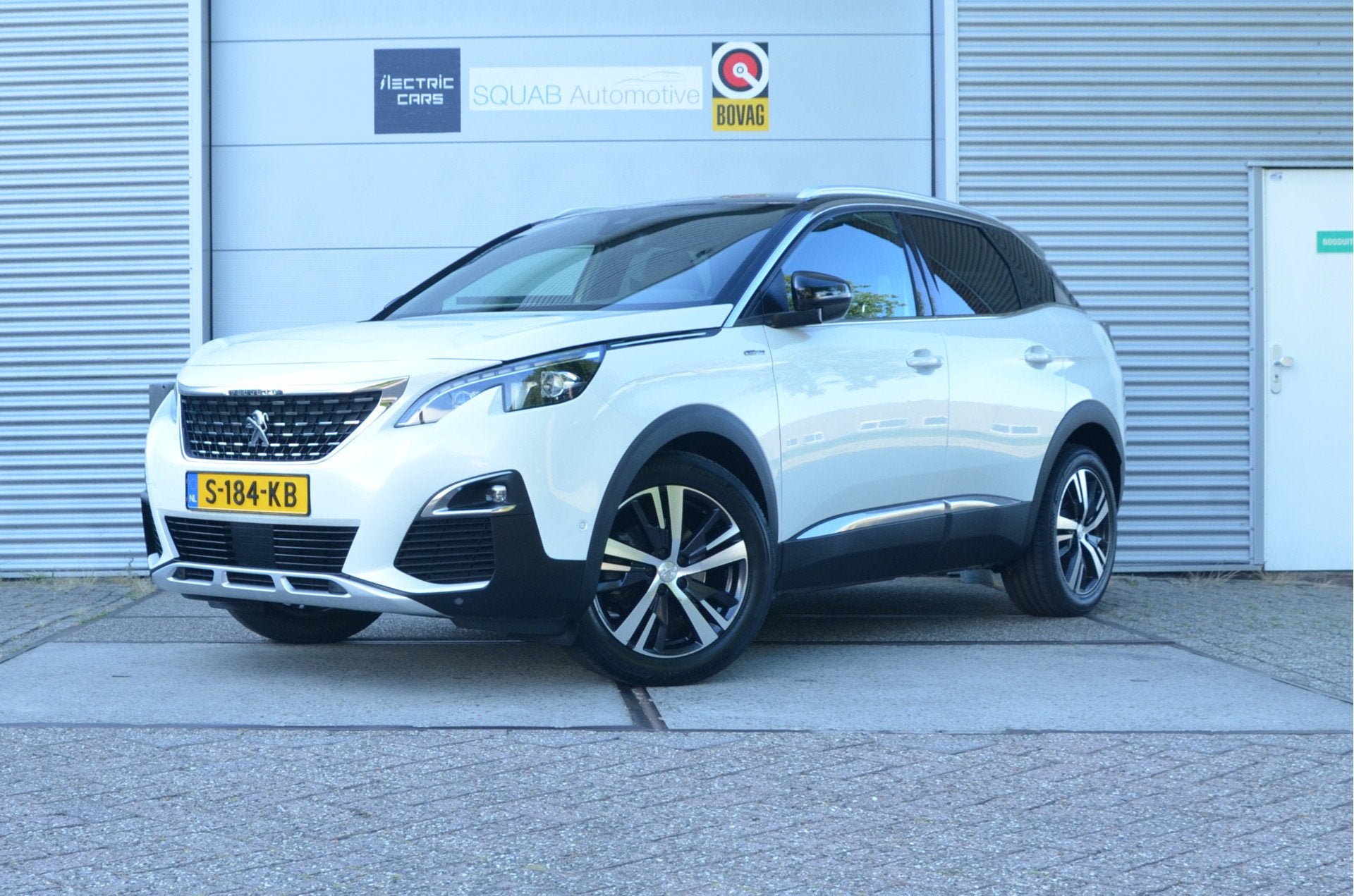 Peugeot 3008 1.6 PureTech GT Line 18" alu, Adaptive Cruise, 12 maanden, Gebruikt, 4 cilinders, Leder en Stof