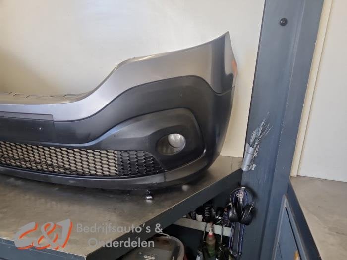 Voorbumper van een Renault Trafic, Gebruikt, -, Renault, -
