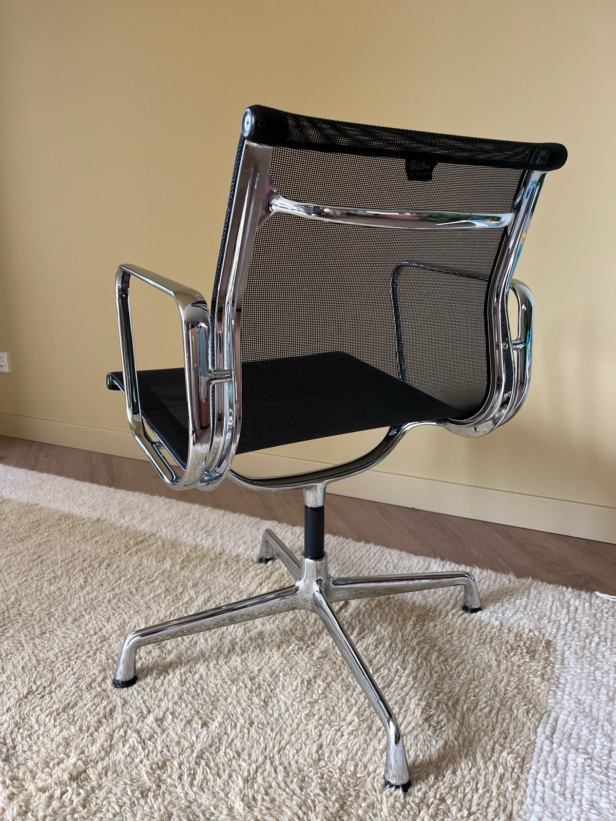 Vitra Eames EA 108 Bureaustoel - Zwart Mesh, Huis en Inrichting, Bureaustoelen, Ophalen, Gebruikt, Zwart, Bureaustoel