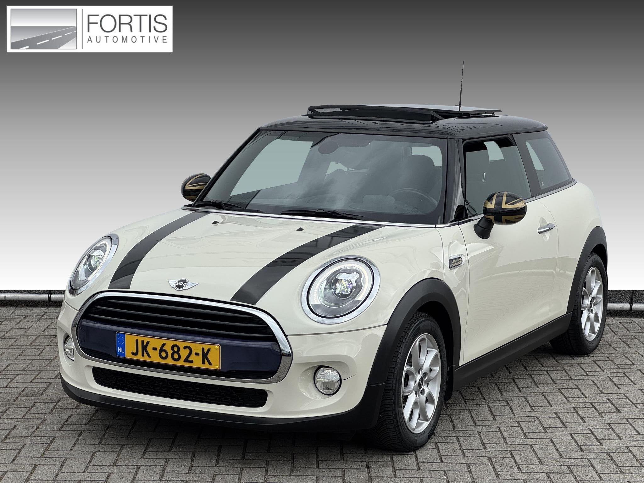 MINI 3-Deurs 1.5 Cooper Chili Serious Business NL-AUTO | PAN, Voorwielaandrijving, 136 pk, Gebruikt, 4 stoelen