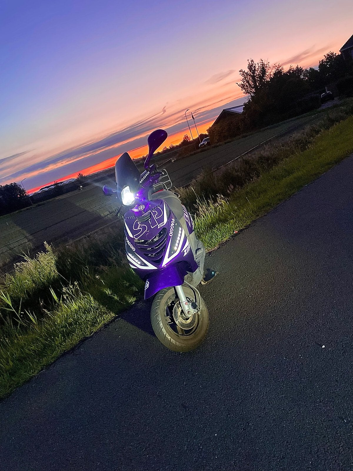 Piaggio Zip Scooter - Paars met LED verlichting, Fietsen en Brommers, Scooters | Piaggio, Gebruikt, Maximaal 45 km/u, Zip, Ophalen of Verzenden