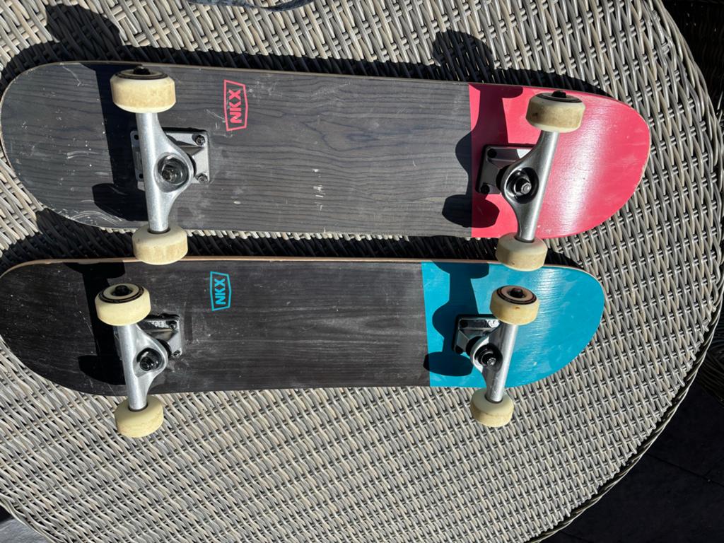 NKX Skateboards - Set van 2 (Rood & Blauw), Sport en Fitness, Skateboarden, Ophalen, Zo goed als nieuw, Skateboard