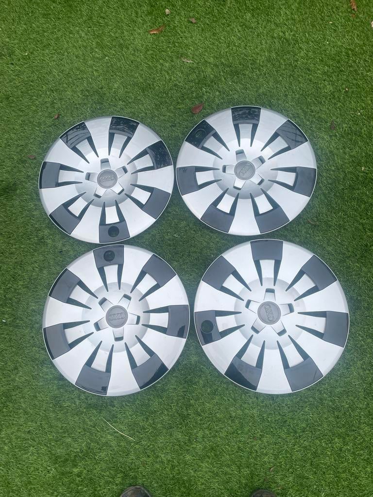 Originele Audi A3 8V Wieldoppen 16 inch - Set van 4, Auto diversen, Wieldoppen, Ophalen of Verzenden, Zo goed als nieuw