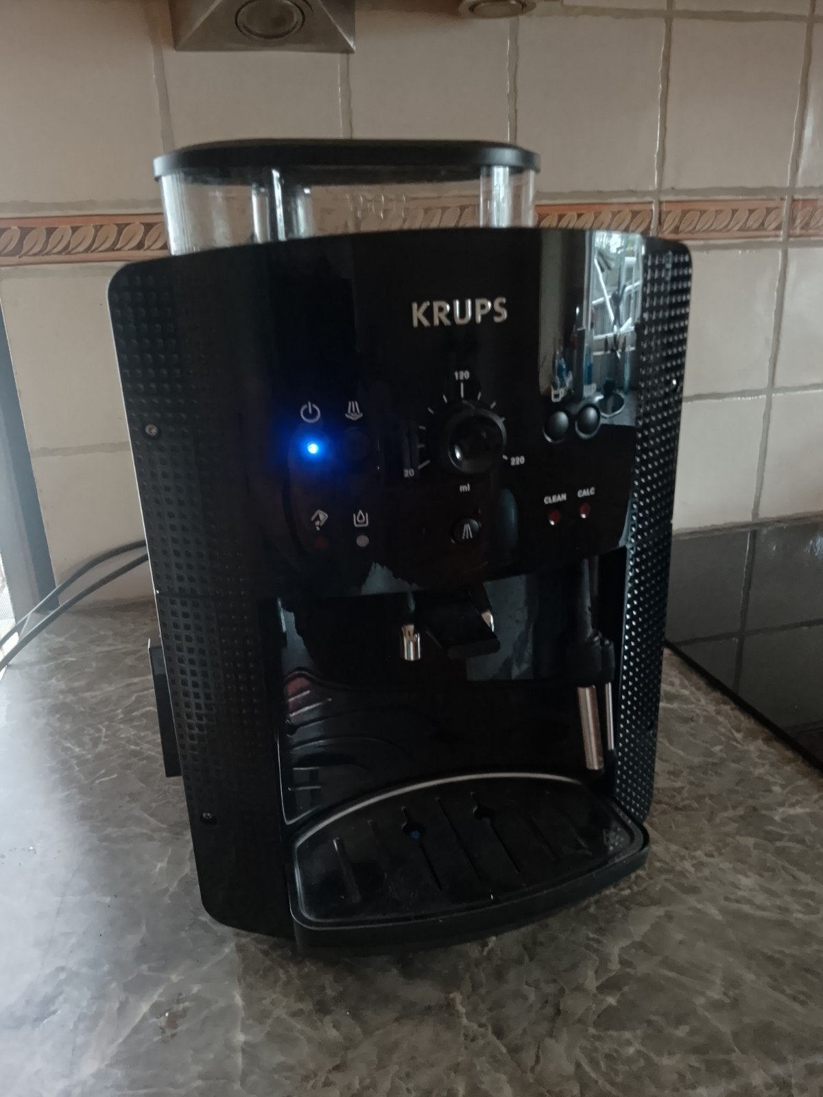 Krups EA8108 Volautomatische espressomachine Roma Zwart., Ophalen, Espresso apparaat, Gemalen koffie, Stoompijpje