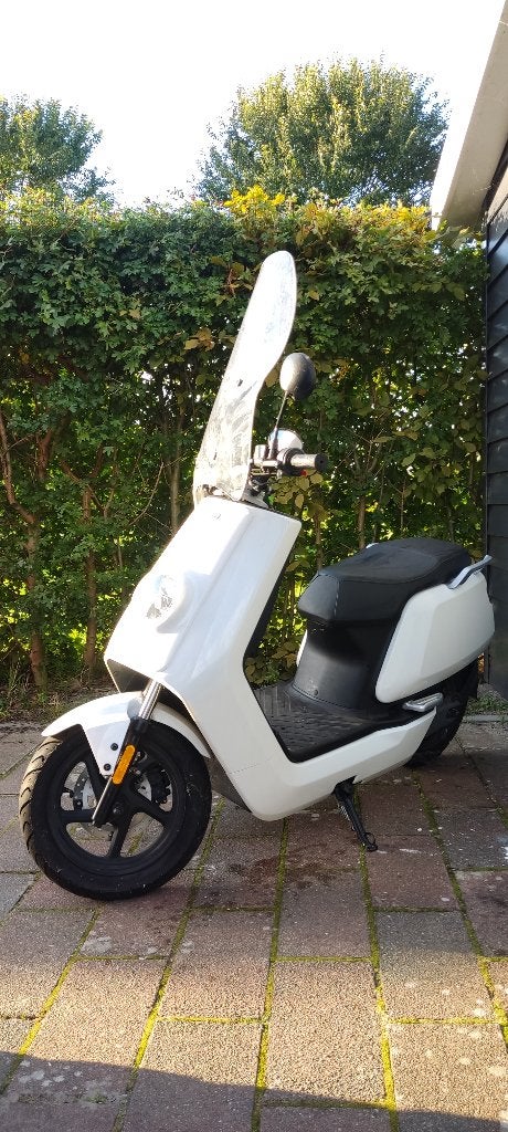 Niu ns1 Wit - 45 km per uur - geel plaatje, Elektrisch, Zo goed als nieuw, Ophalen, Overige merken