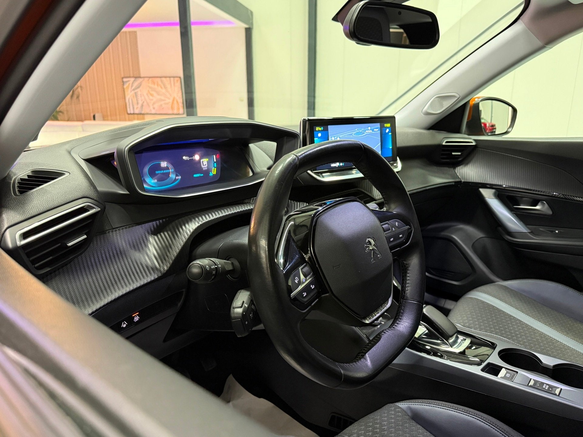 Peugeot E-2008 EV Allure 50 kWh |NAP | Navi | Camera | Keyle, Auto's, Dealer onderhouden, 136 pk, Gebruikt, Overige kleuren