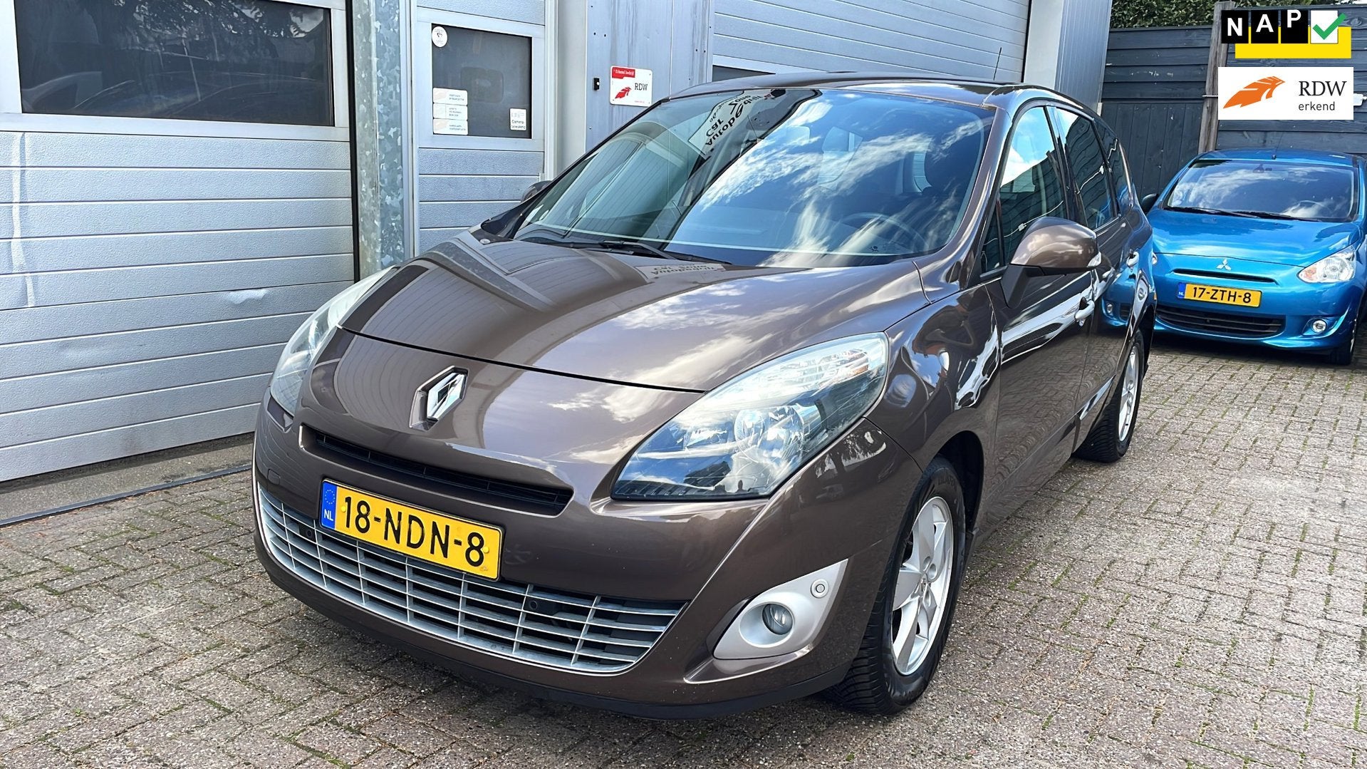 Renault Grand Scénic 2.0 Dynamiqu AUT-Navi-Clima-Cruise-APK, Euro 5, 4 cilinders, Bruin, Origineel Nederlands