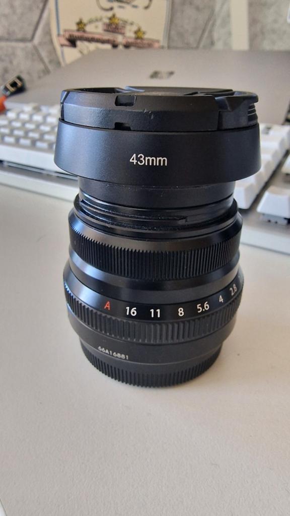 Fujinon XF 35mm F2 R WR Lens, Ophalen of Verzenden, Zo goed als nieuw, Standaardlens
