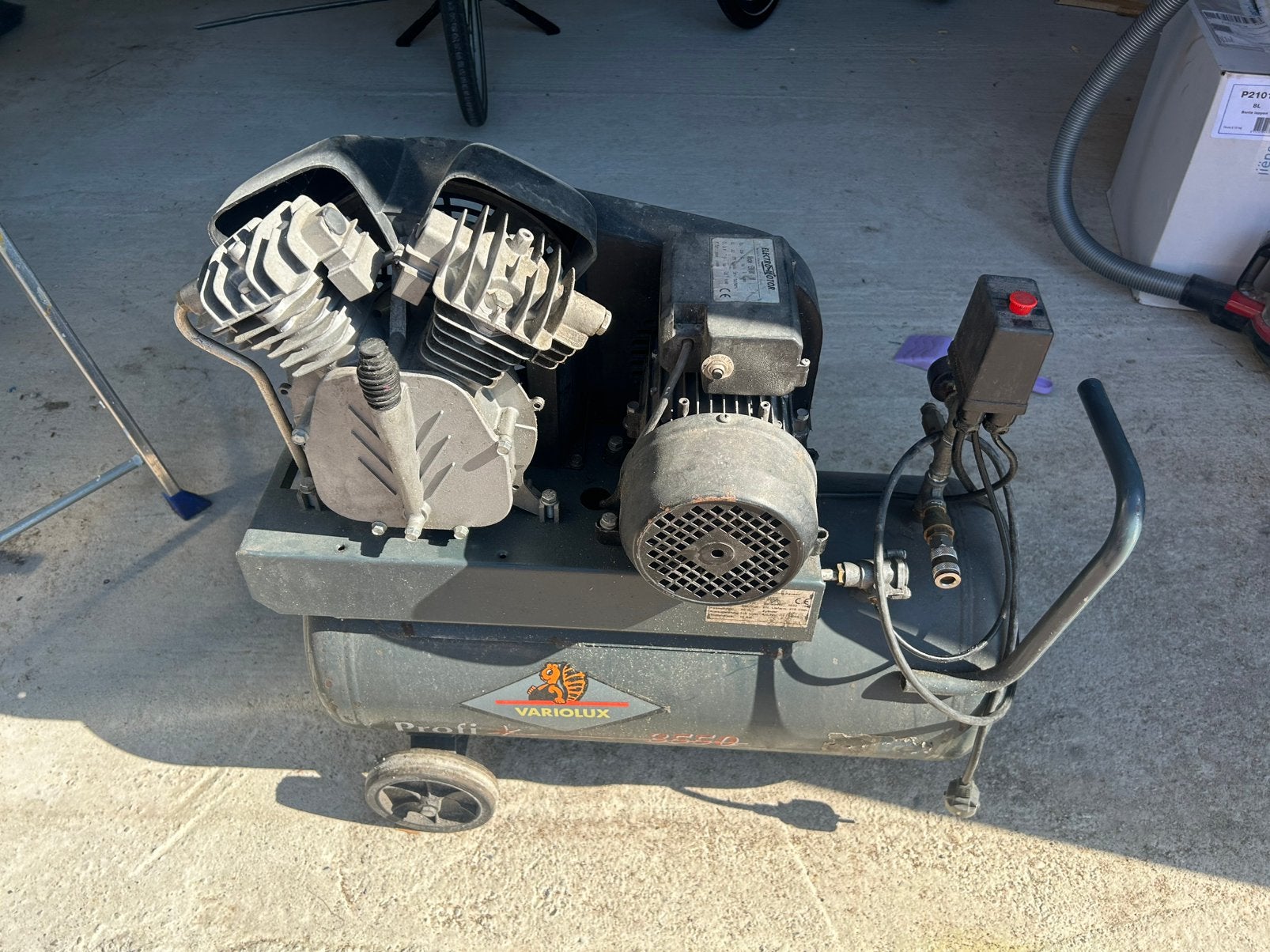 Krachtige professionele compressor, Doe-het-zelf en Verbouw, Compressors, Ophalen, Gebruikt, 6 tot 10 bar, 25 tot 100 liter