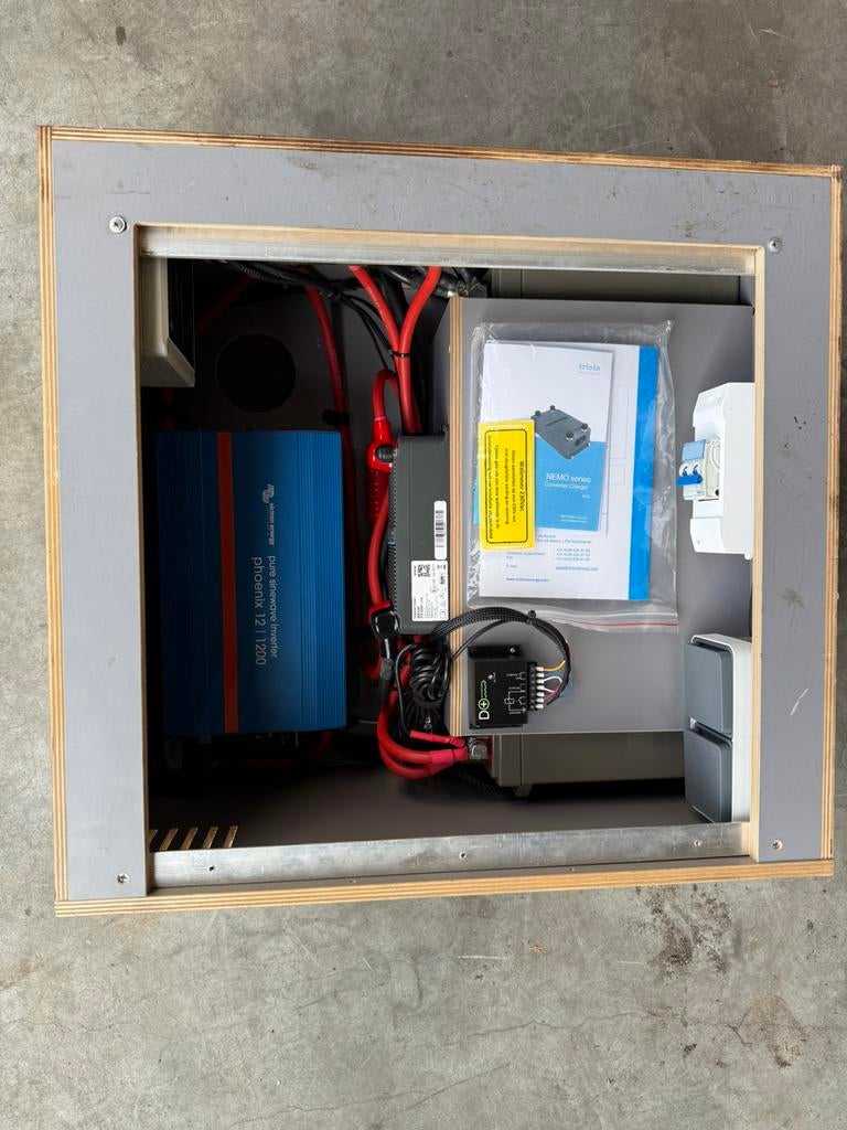 Complete set victron 1200 met accu 165ah accu, Ophalen, Zo goed als nieuw