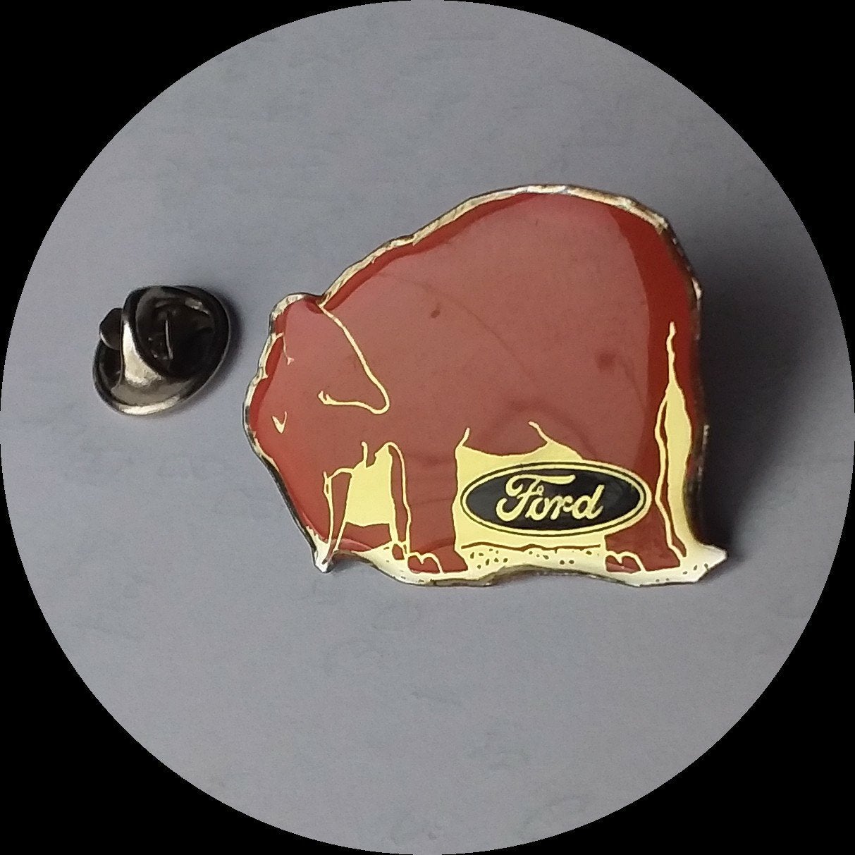 FORD pin, Olifant, Verzamelen, Speldjes, Pins en Buttons, Ophalen of Verzenden, Zo goed als nieuw, Transport, Speldje of Pin