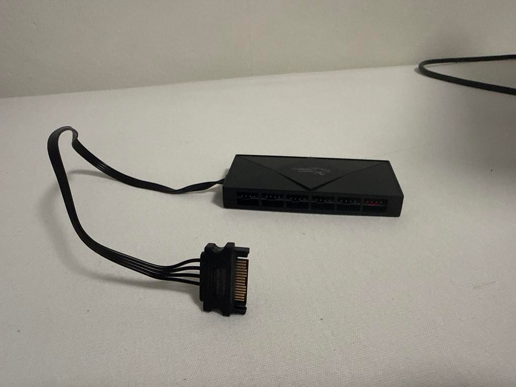 Fan Hub met 6x 4-pin en 6x 3-pin aansluitingen, Computers en Software, Pc- en Netwerkkabels, Ophalen of Verzenden