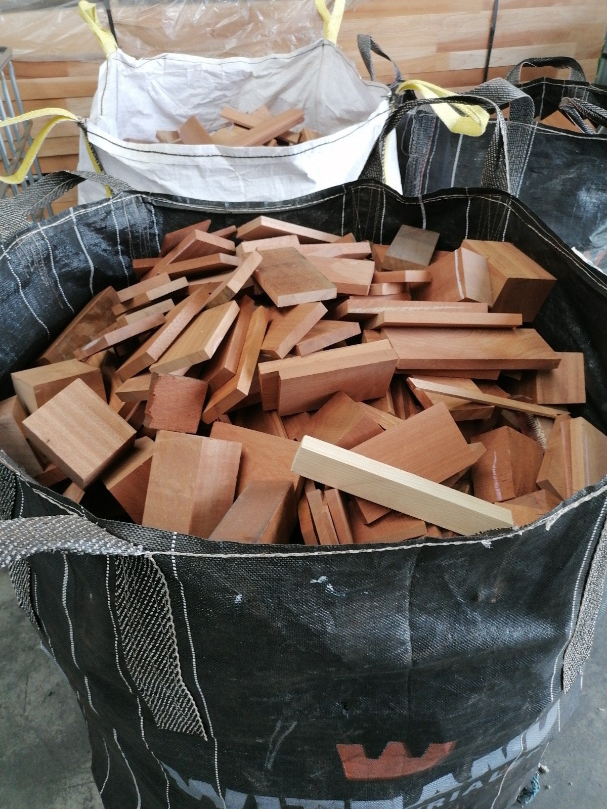 Mooie Bigbags met brandhout hardhout, Tuin en Terras, Haardhout, Minder dan 3 m³, Ophalen of Verzenden
