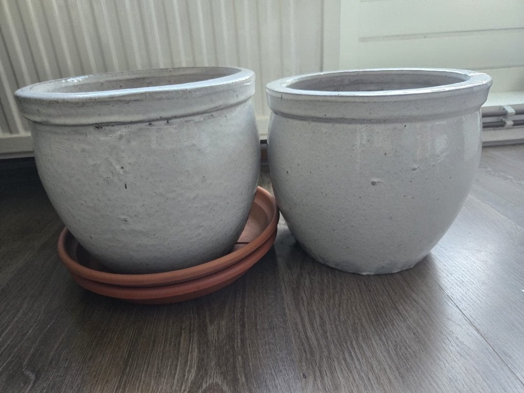 Twee landelijke grote potten in grijs en plantenschotels, Ophalen, Steen, Gebruikt, Minder dan 30 cm