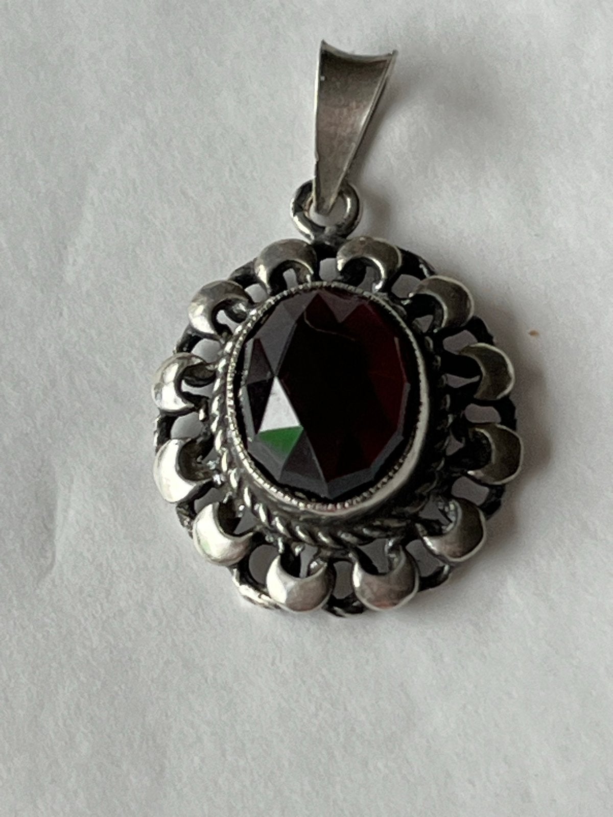 Zilveren Hanger met Facetgeslepen Boheemse Granaat, 3 cm, Overige voorstellingen, Verzenden, Zo goed als nieuw, Met edelsteen