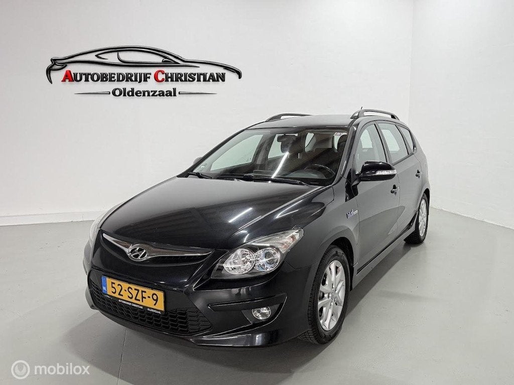 Hyundai i30 CW 1.6i i-Motion | CLIMA | PARK. SESNS. | TREKH., Voorwielaandrijving, Euro 5, Gebruikt, 1591 cc